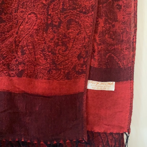 PASHMINA Red Paisley Shawl/Scarf - Picture 3 of 3